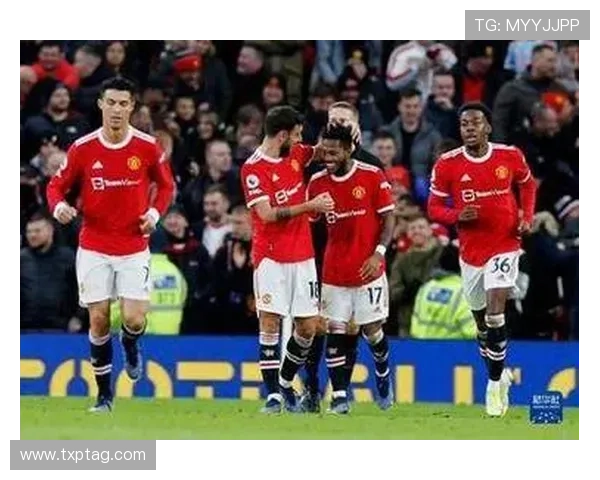 曼联中场拦截失效,攻防转换失控问题加剧,比赛稳定性面临考验 曼联中场拦截失效,攻防转换失控问题加剧,比赛稳定性面临考验